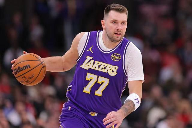 IM电竞-NBA|东契奇赛季第八次单场40+,詹姆斯半场20+成41岁首人