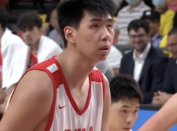 IM电竞app下载-男篮半场惜败fmp俱乐部!庞峥麟+2内齐爆,王俊杰全面,小崔低迷|崔永元|中国男篮|徐昕|篮板|杜锋_新浪体育_新浪新闻
